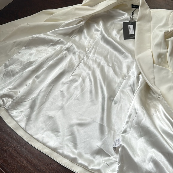 Pretty Little Thing Ivory Button Blazer Dress - Picture 8 of 10